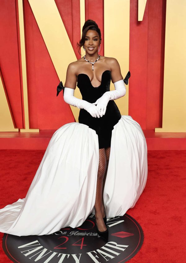 Kelly Rowland  wore  Plunging Gown @  2024 Vanity Fair Oscar Party Hosted By Radhika Jones