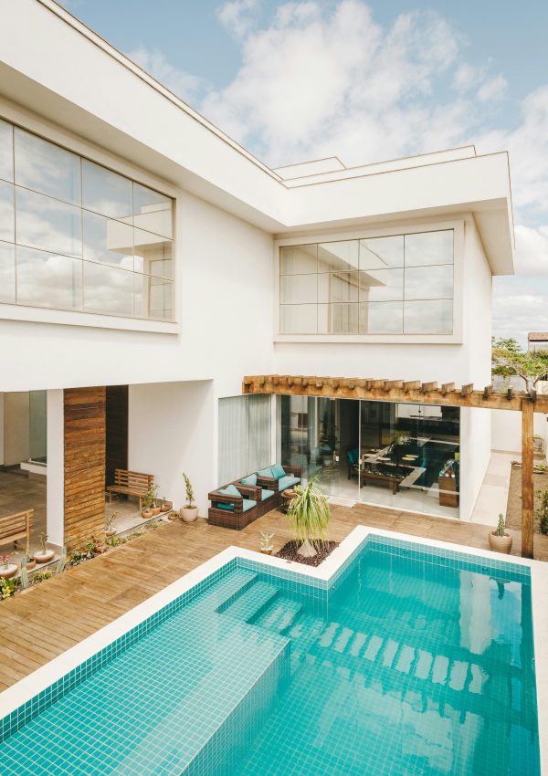 From Storage to Stunning: 7 Decorating Ideas for Your Pool House